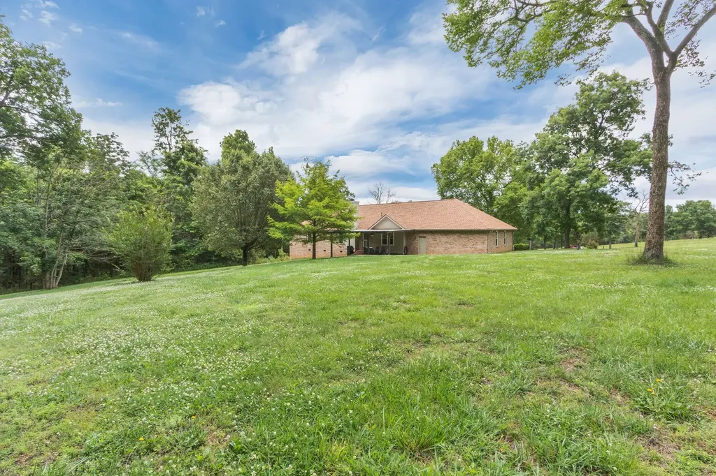 2417 Sowell Mill Pike Columbia TN 38401