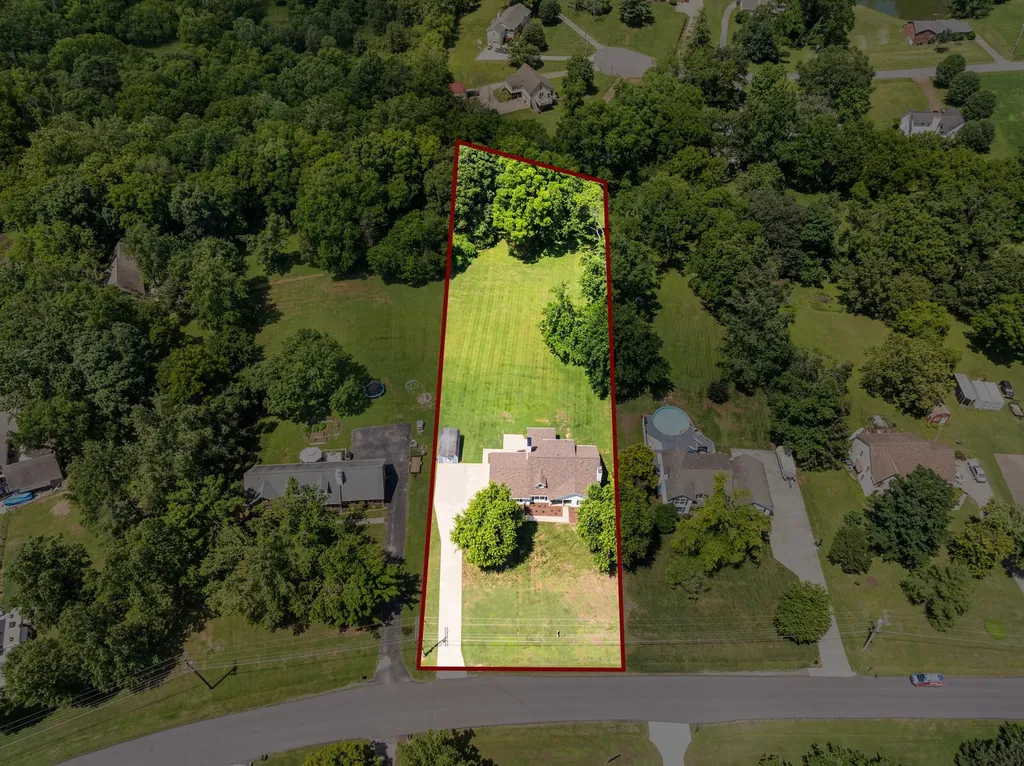 1208 Newmans Trail Hendersonville TN 37075