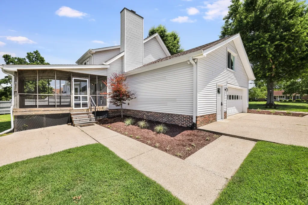 1208 Newmans Trail Hendersonville TN 37075