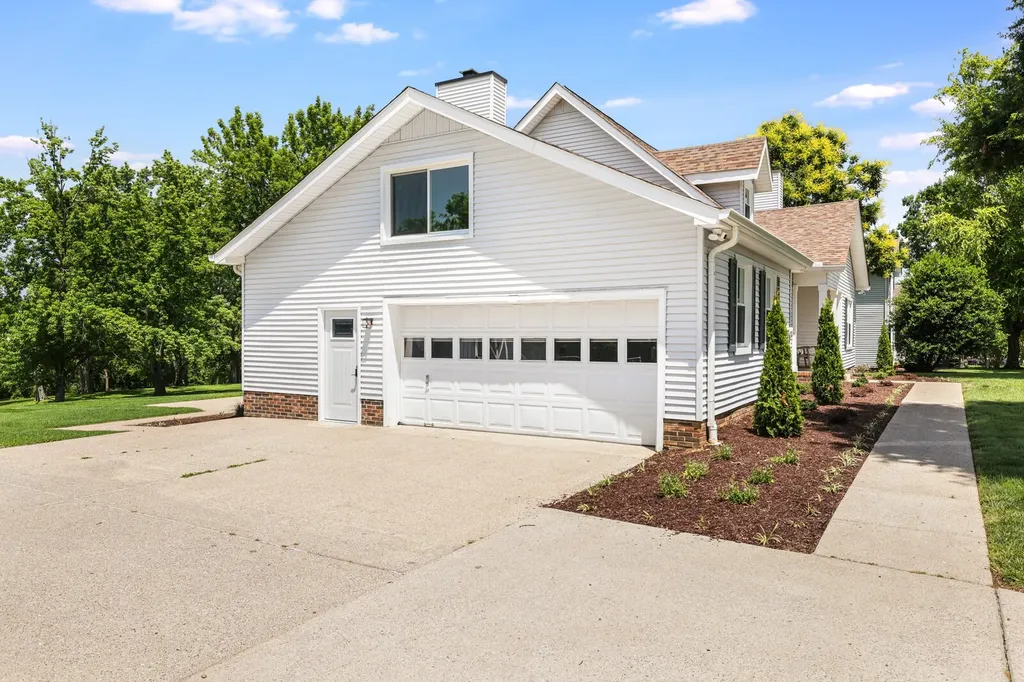 1208 Newmans Trail Hendersonville TN 37075