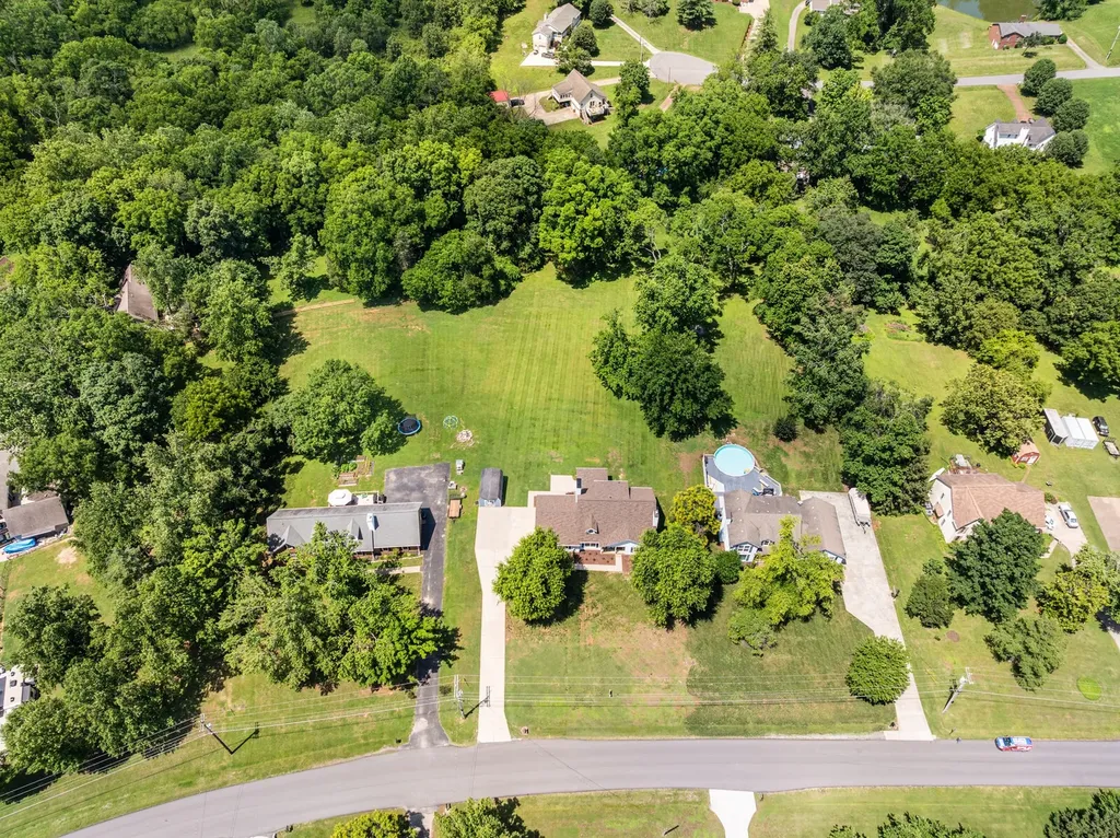 1208 Newmans Trail Hendersonville TN 37075