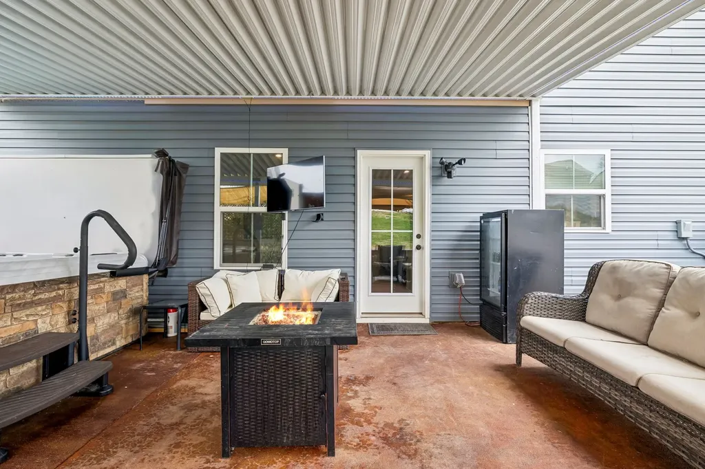 4124 S Downs Circle White House TN 37188