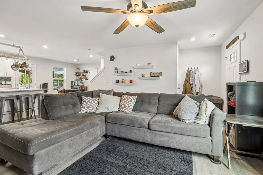 4124 S Downs Circle White House TN 37188