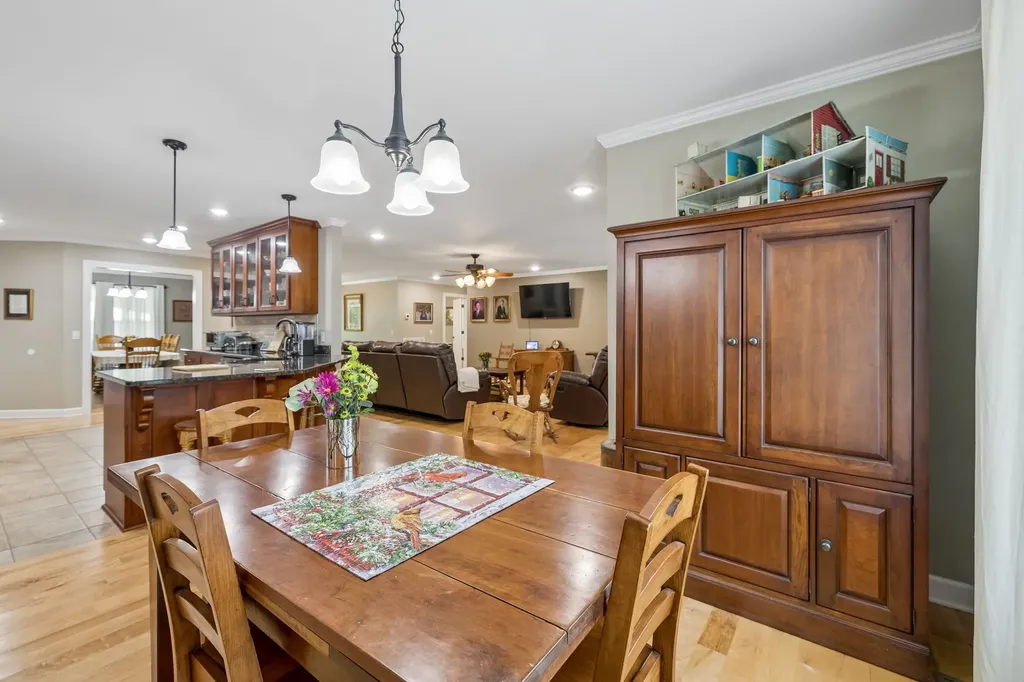 1421 Oakmont Circle Centerville TN 37033