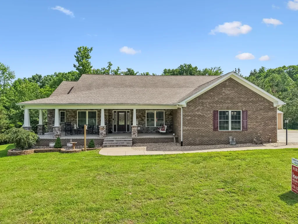 1421 Oakmont Circle Centerville TN 37033