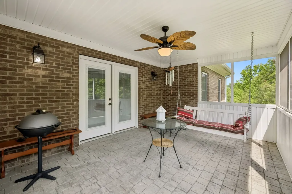 1421 Oakmont Circle Centerville TN 37033