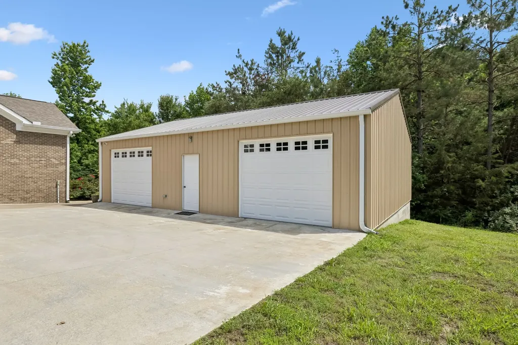 1421 Oakmont Circle Centerville TN 37033
