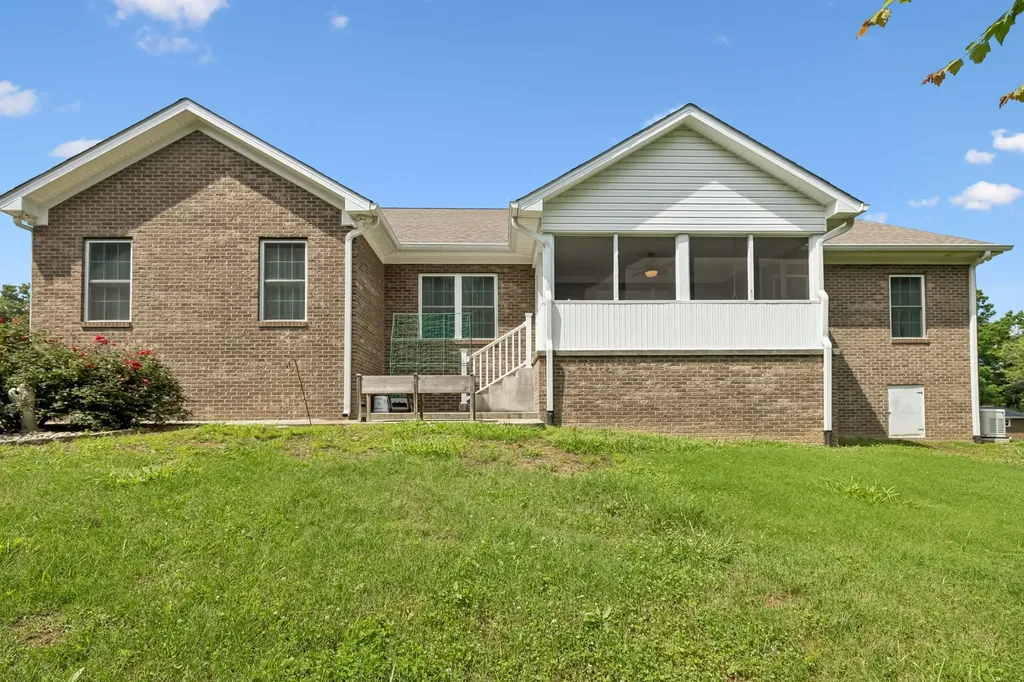 1421 Oakmont Circle Centerville TN 37033