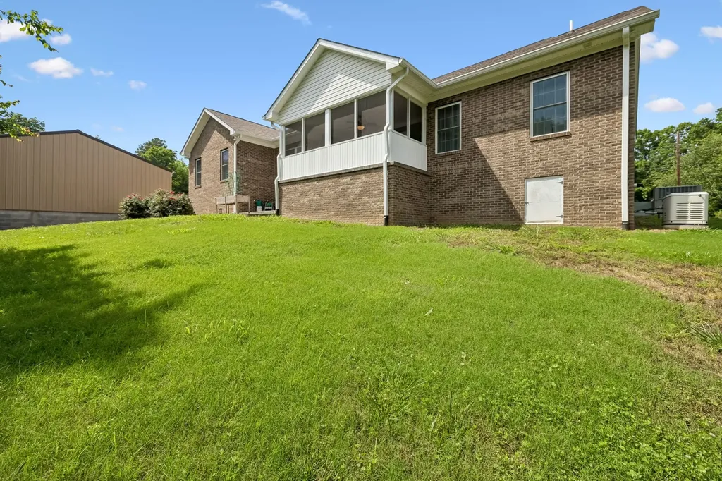 1421 Oakmont Circle Centerville TN 37033