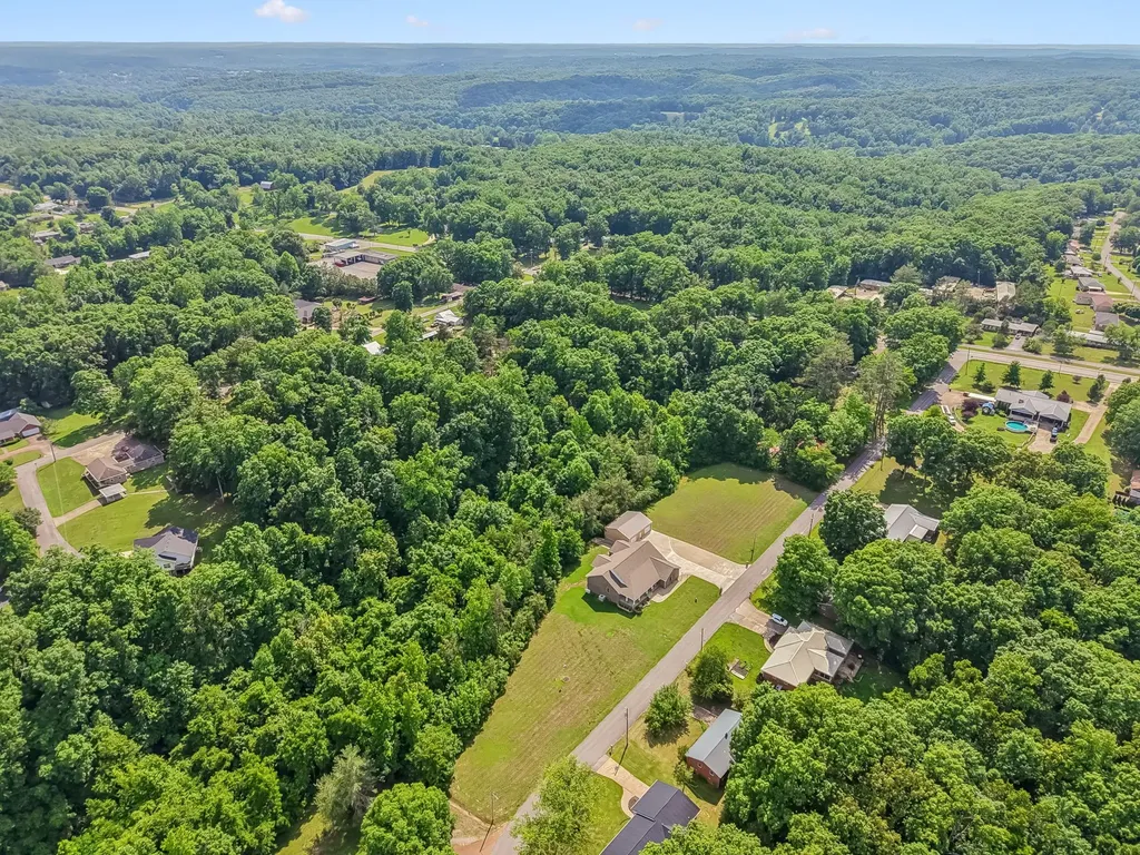1421 Oakmont Circle Centerville TN 37033