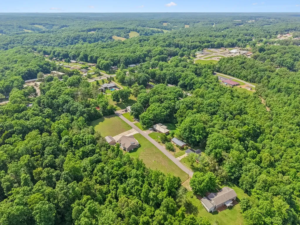 1421 Oakmont Circle Centerville TN 37033
