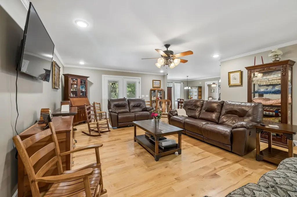 1421 Oakmont Circle Centerville TN 37033