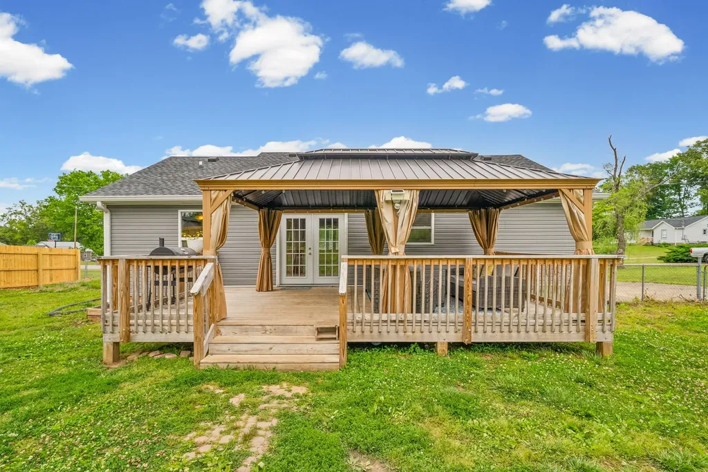 984 Long Beech Drive Clarksville TN 37042