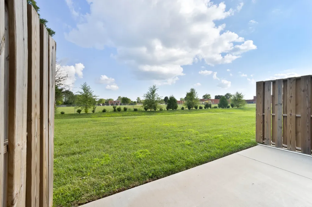 208 Drayton Drive Clarksville TN 37042