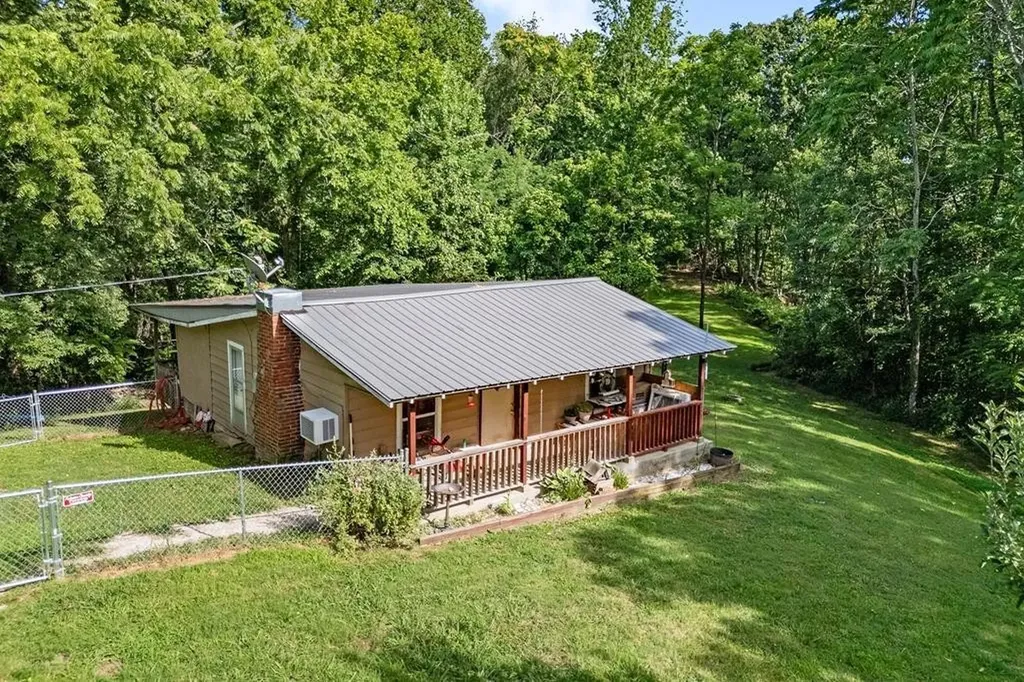 300 Poston Ridge Lane Gainesboro TN 38562