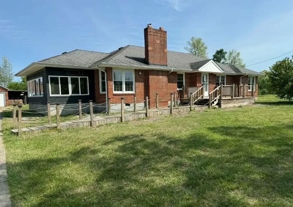 545 Carthage Road Red Boiling Springs TN 37150