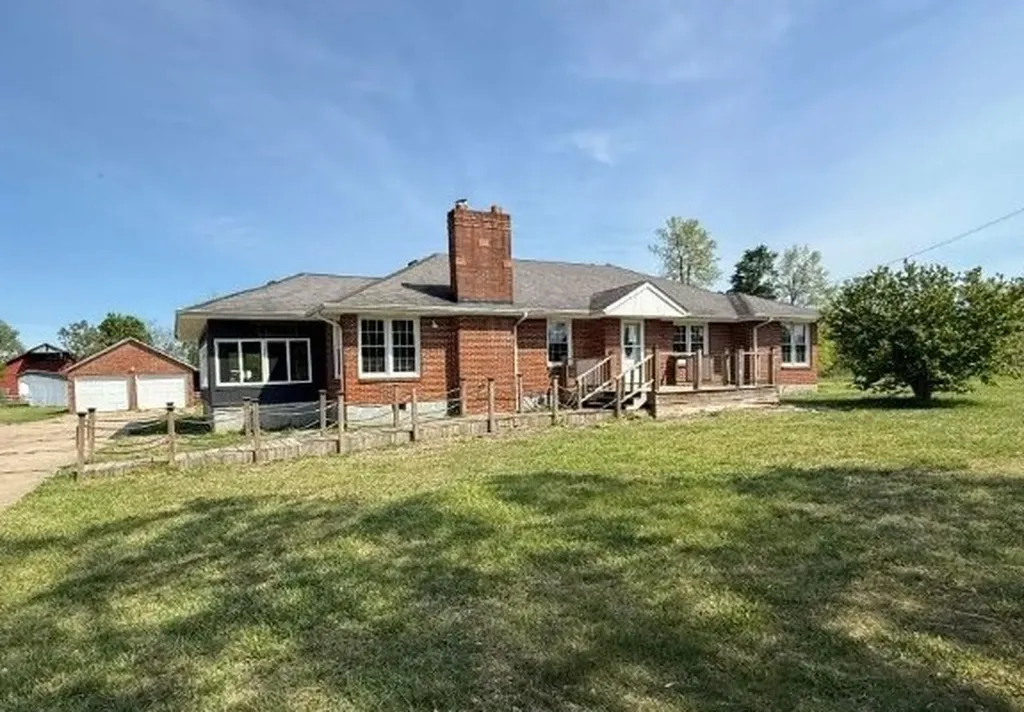 545 Carthage Road Red Boiling Springs TN 37150