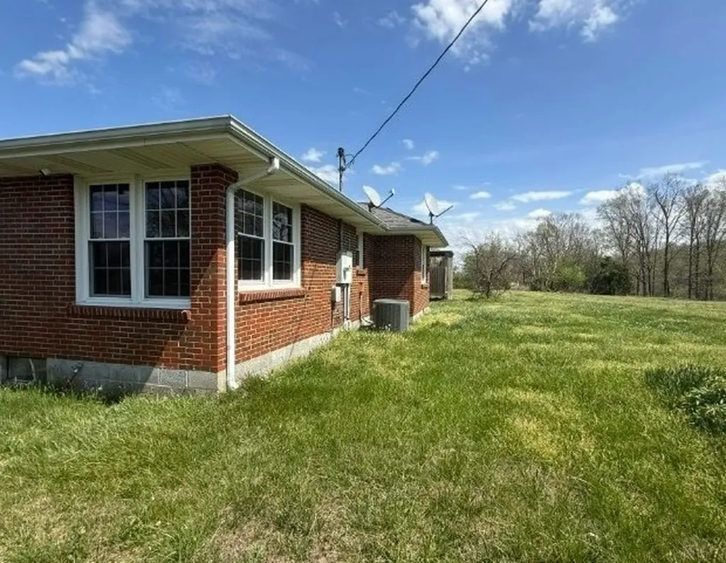 545 Carthage Road Red Boiling Springs TN 37150