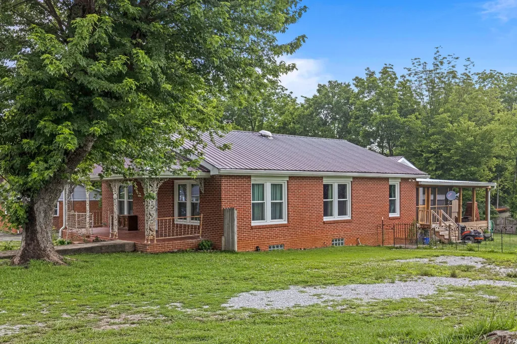 110 Wheeler Avenue Pikeville TN 37367