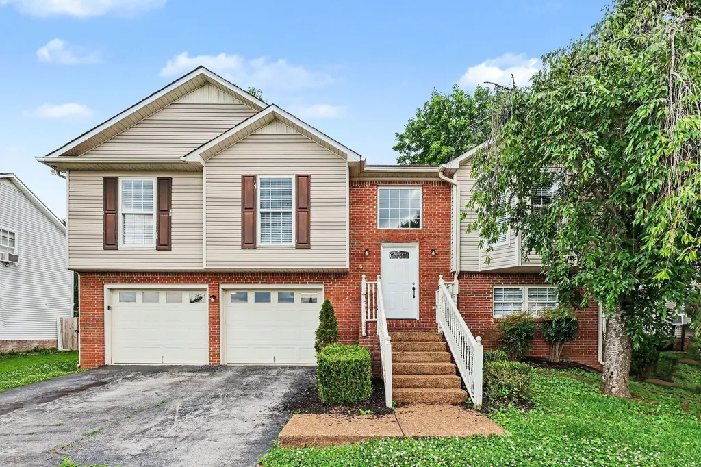 1608 Lillian Circle Columbia TN 38401