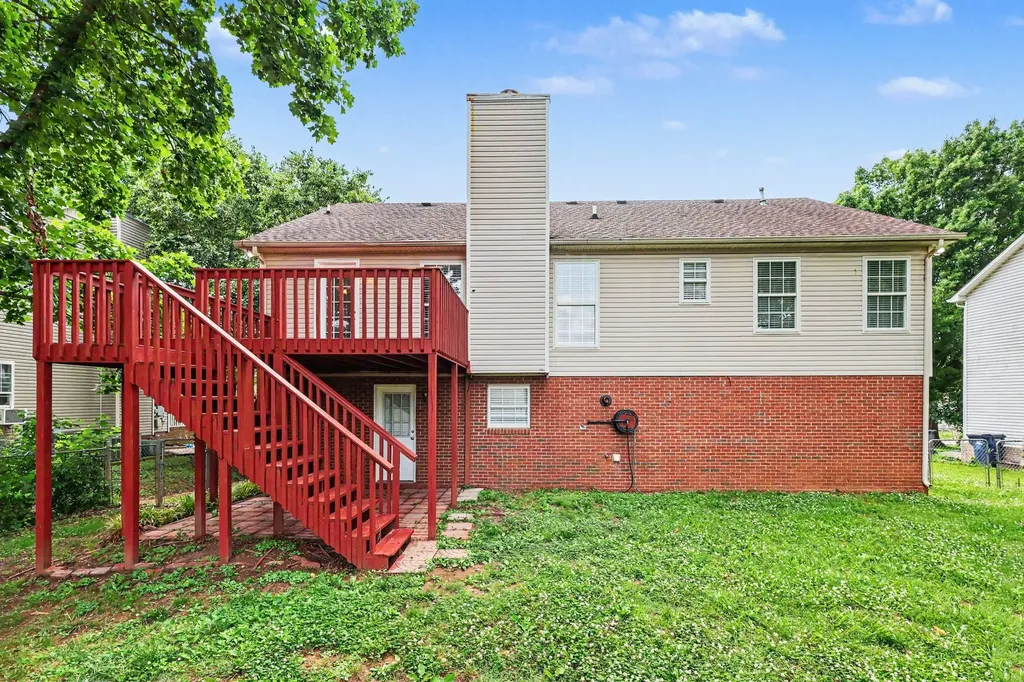 1608 Lillian Circle Columbia TN 38401