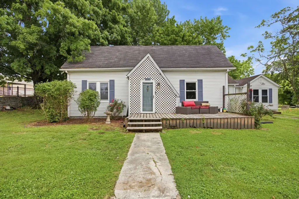 306 N Main Street Cornersville TN 37047