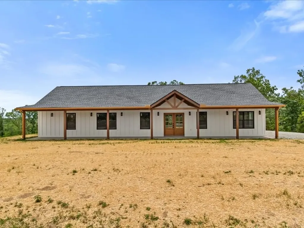 1461 Little Swan Creek Hohenwald TN 38462