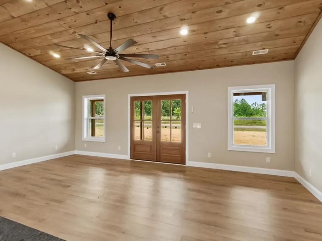 1461 Little Swan Creek Hohenwald TN 38462