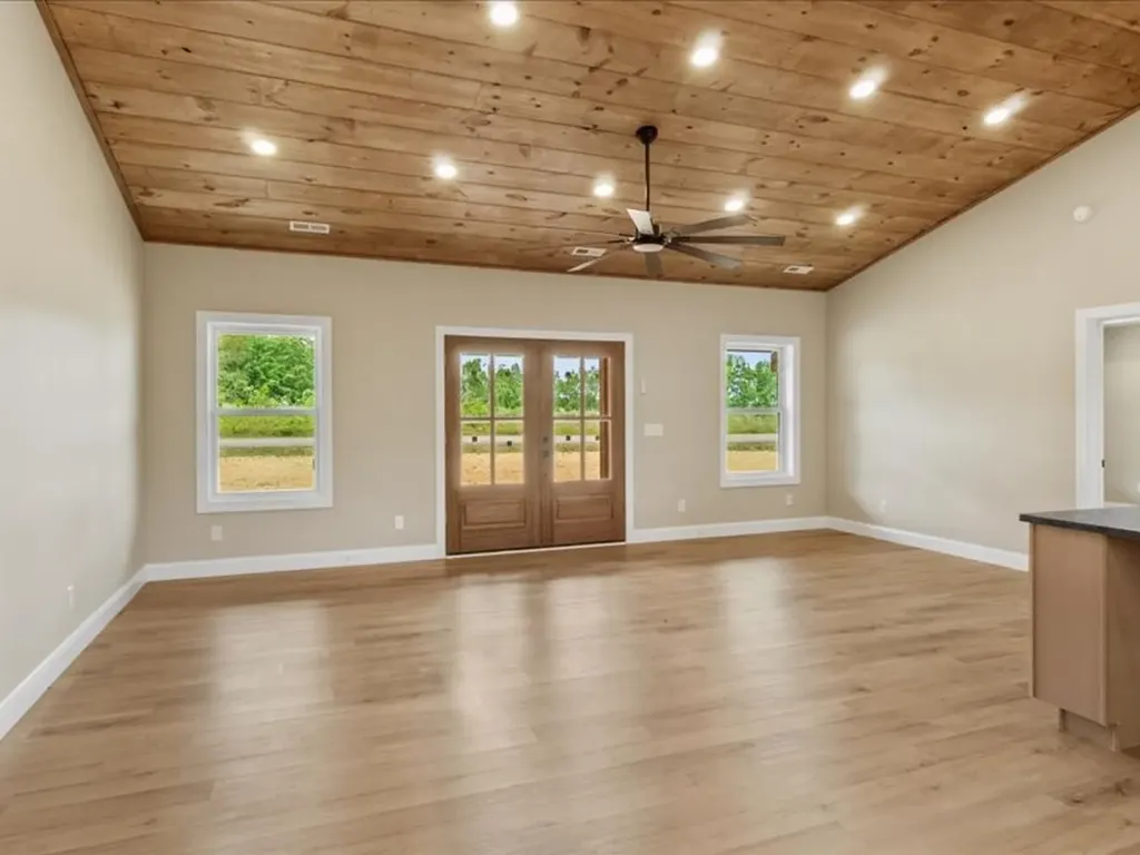 1461 Little Swan Creek Hohenwald TN 38462