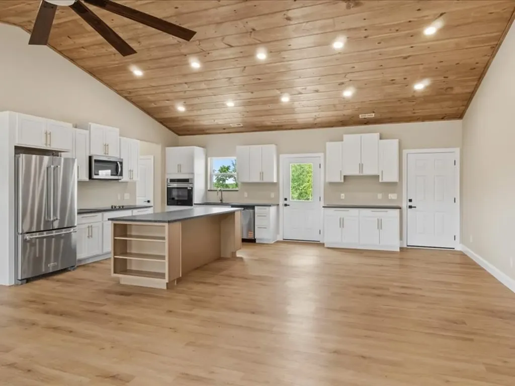 1461 Little Swan Creek Hohenwald TN 38462