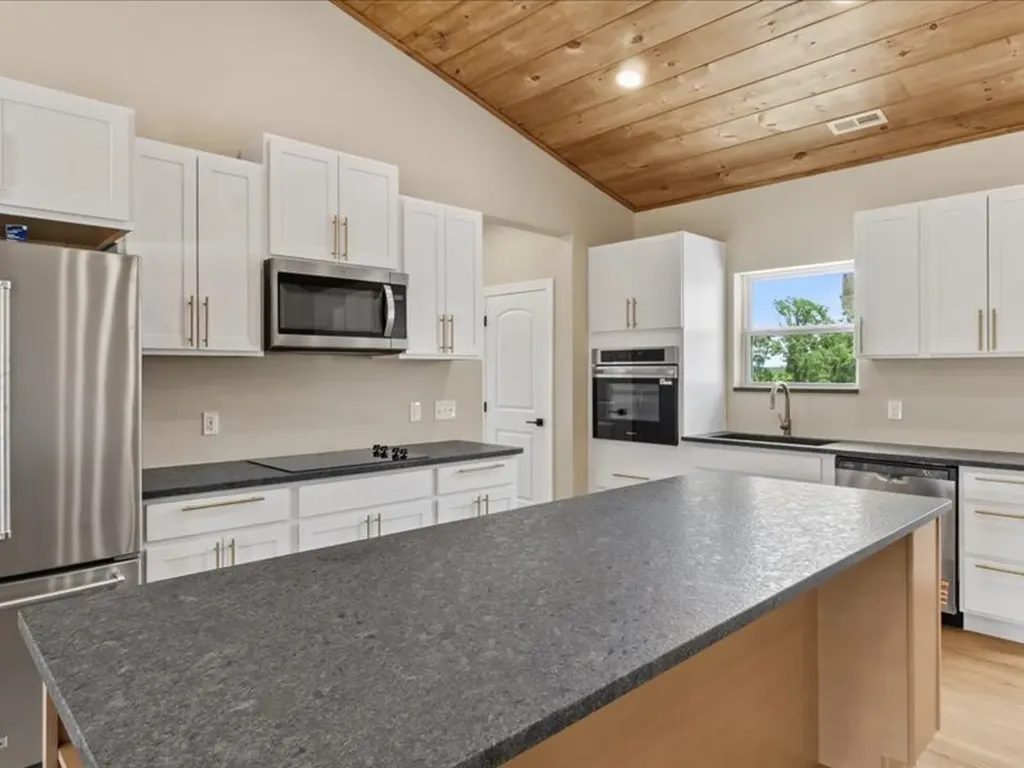 1461 Little Swan Creek Hohenwald TN 38462