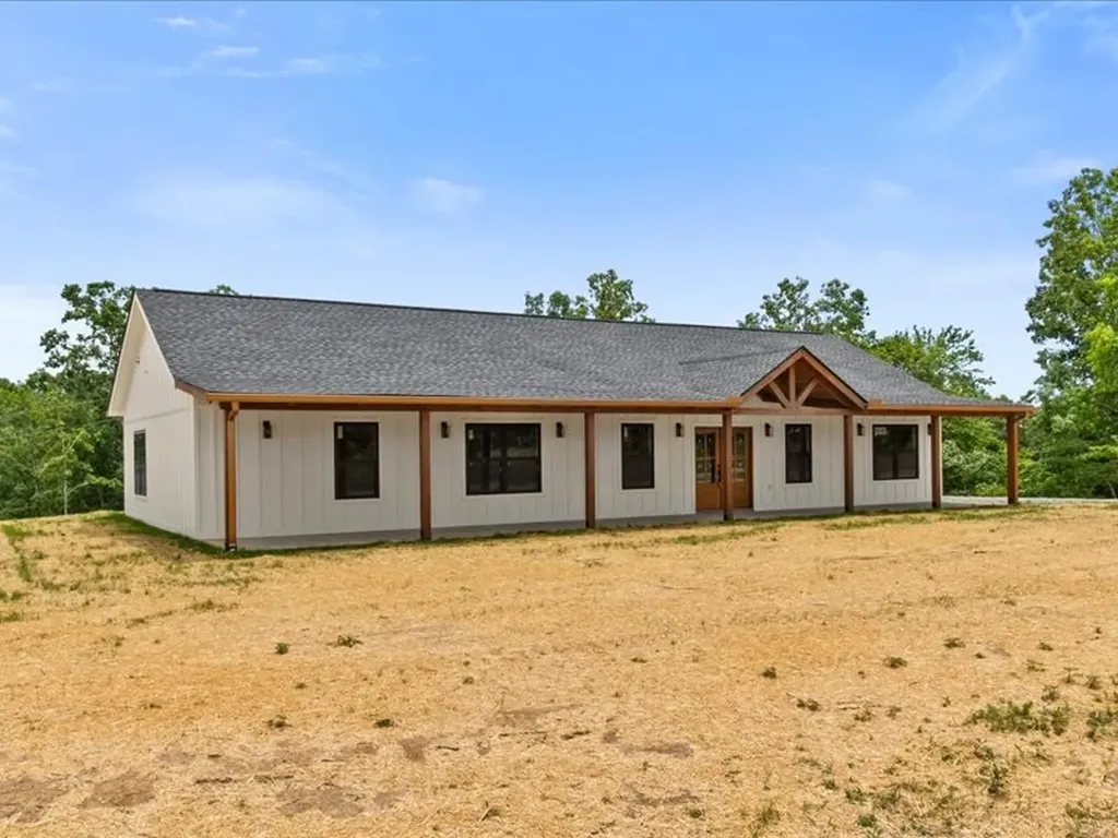 1461 Little Swan Creek Hohenwald TN 38462