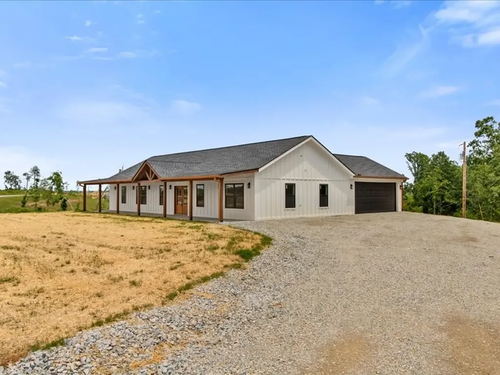 1461 Little Swan Creek Hohenwald TN 38462