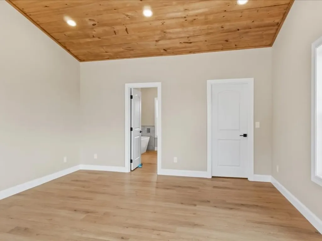 1461 Little Swan Creek Hohenwald TN 38462