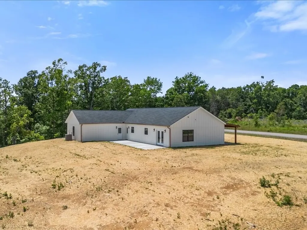 1461 Little Swan Creek Hohenwald TN 38462