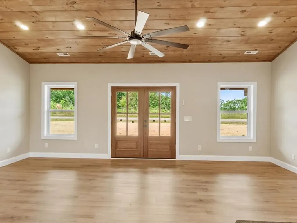 1461 Little Swan Creek Hohenwald TN 38462