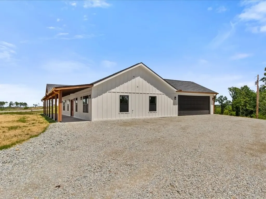 1461 Little Swan Creek Hohenwald TN 38462