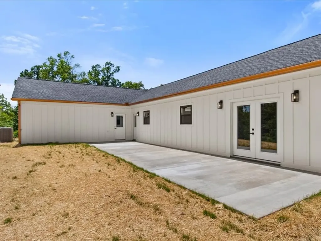1461 Little Swan Creek Hohenwald TN 38462