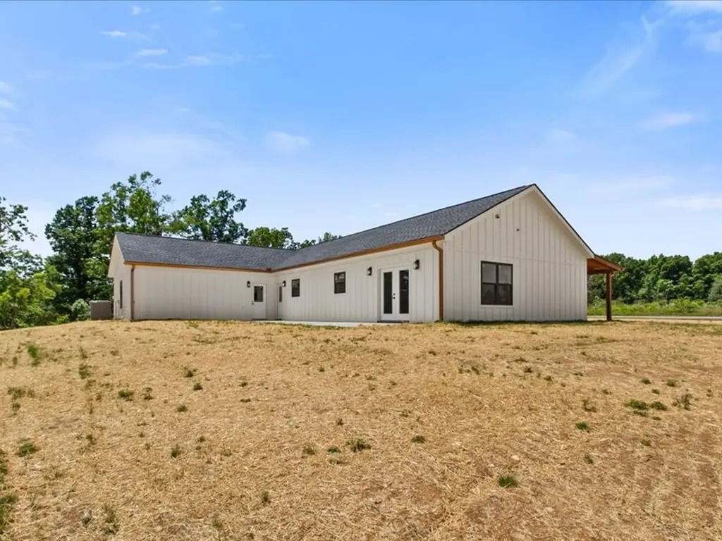 1461 Little Swan Creek Hohenwald TN 38462