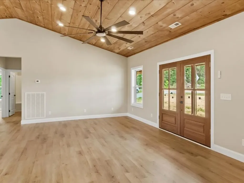 1461 Little Swan Creek Hohenwald TN 38462