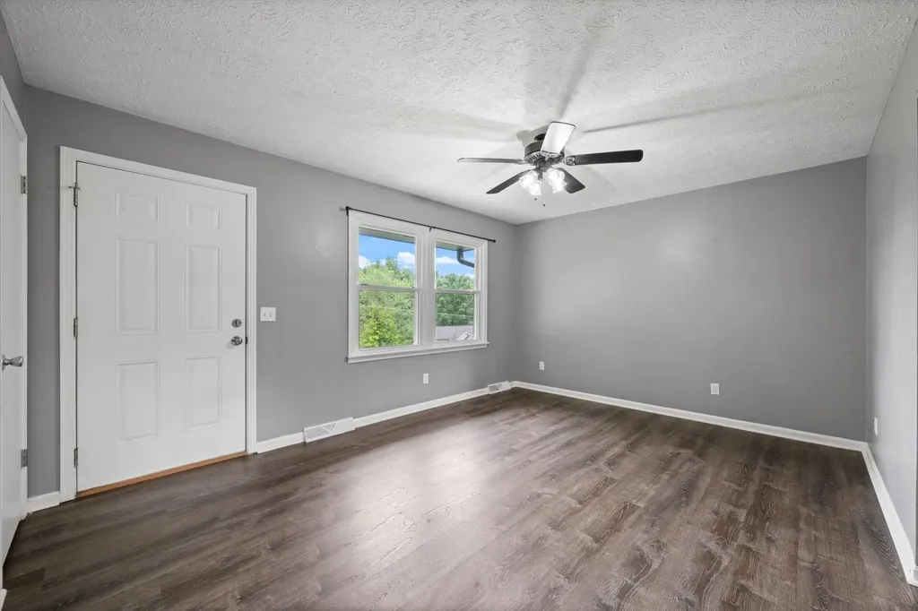133 Lynn Lane Charlotte TN 37036