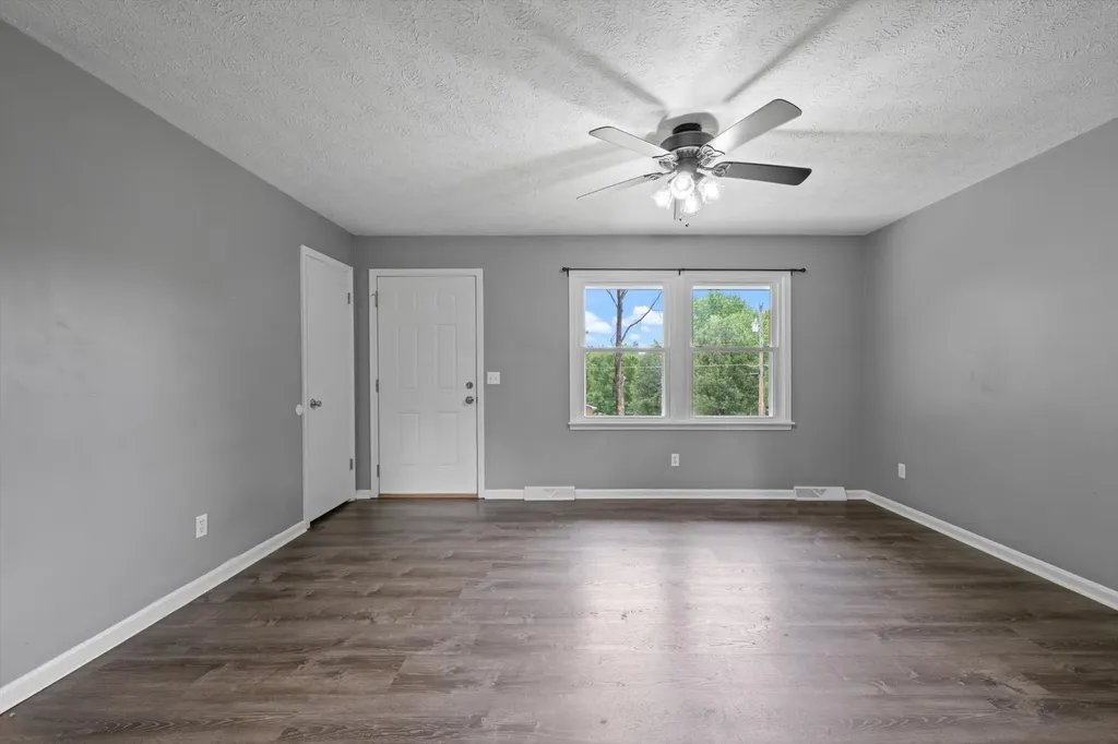 133 Lynn Lane Charlotte TN 37036