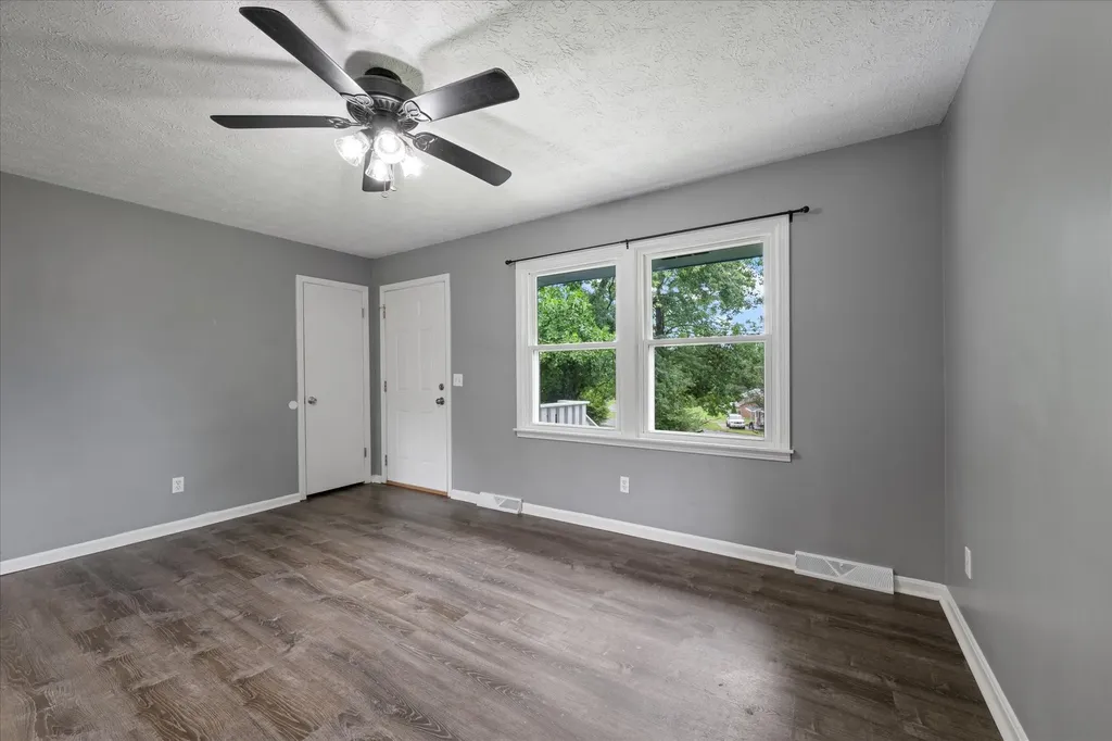 133 Lynn Lane Charlotte TN 37036