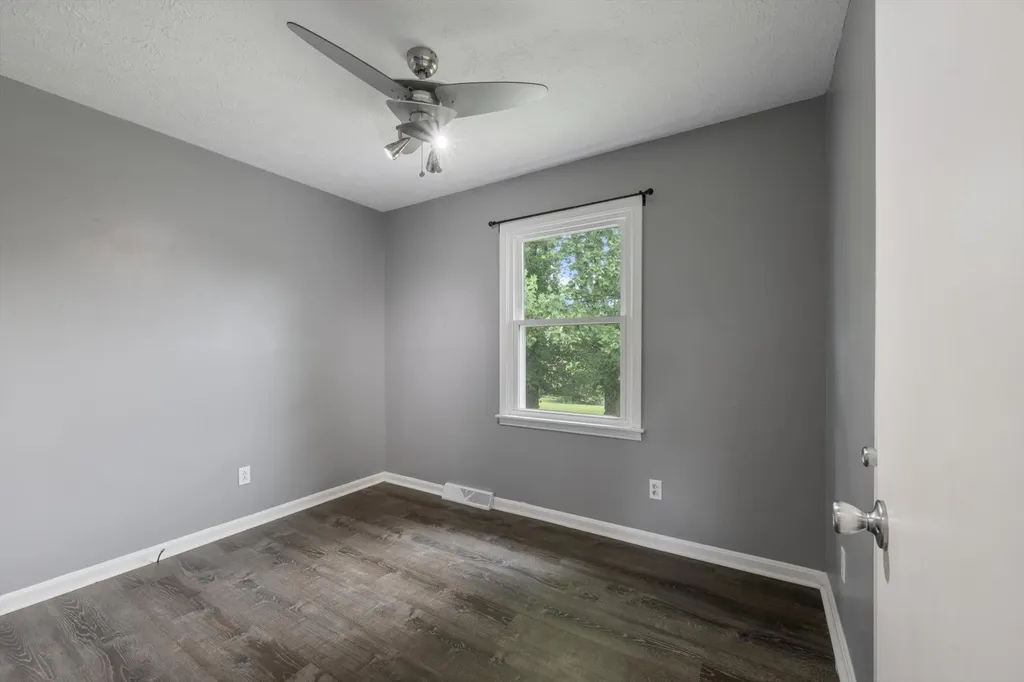133 Lynn Lane Charlotte TN 37036