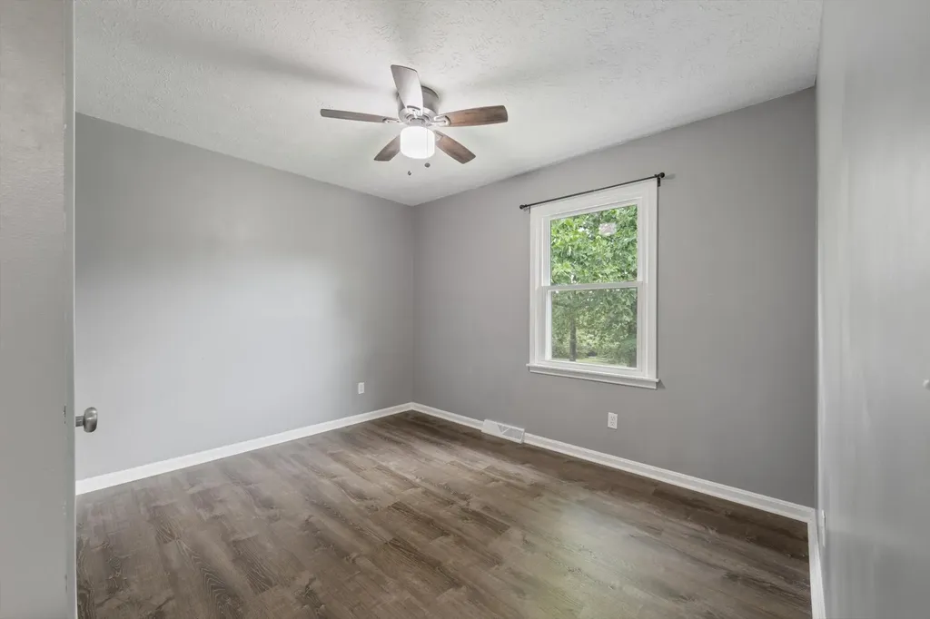 133 Lynn Lane Charlotte TN 37036