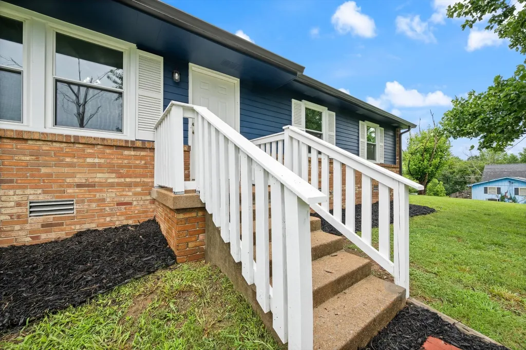 133 Lynn Lane Charlotte TN 37036