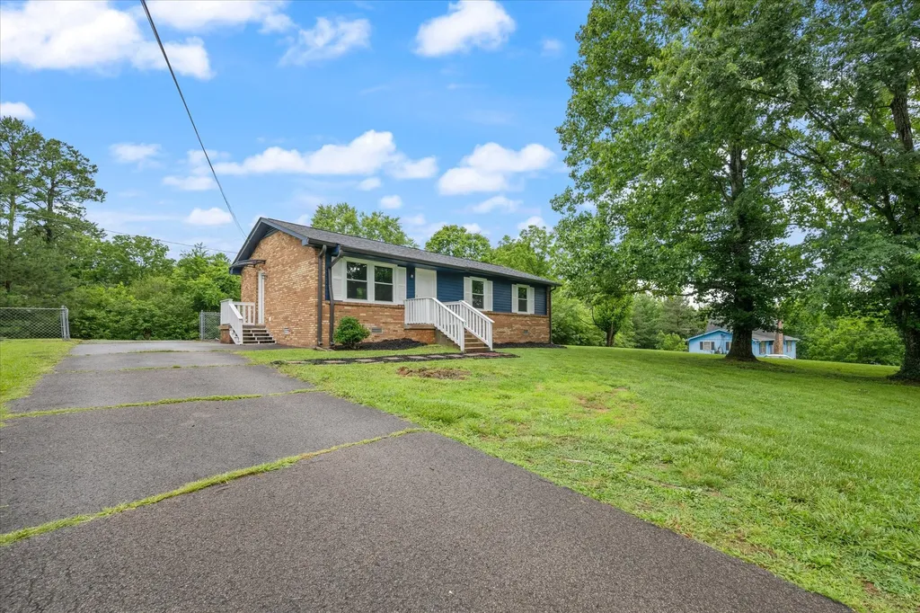 133 Lynn Lane Charlotte TN 37036