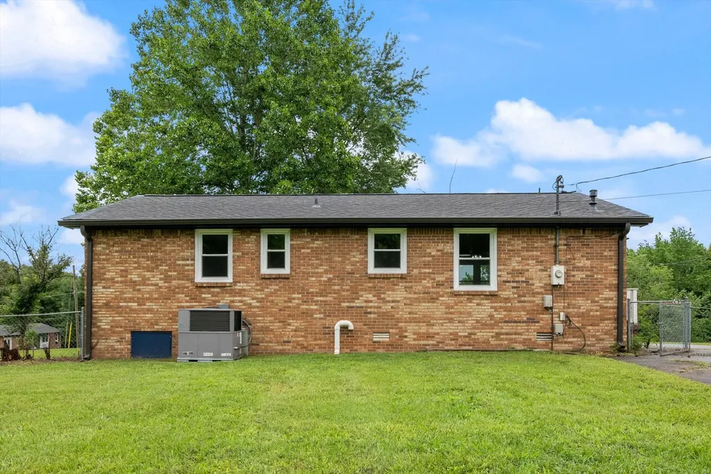 133 Lynn Lane Charlotte TN 37036