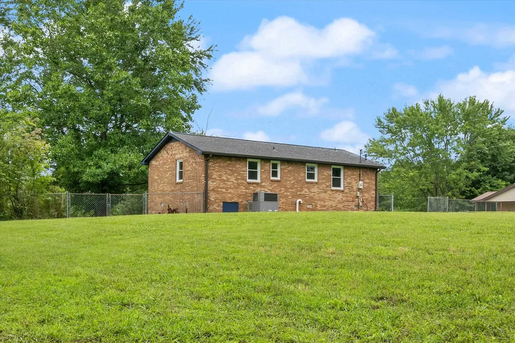 133 Lynn Lane Charlotte TN 37036