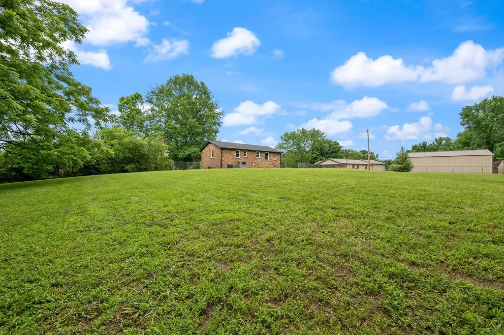 133 Lynn Lane Charlotte TN 37036